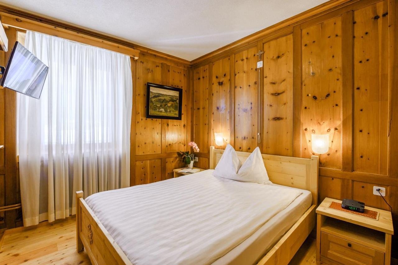 Hotel Centrale, Typically Swiss Poschiavo Exterior photo