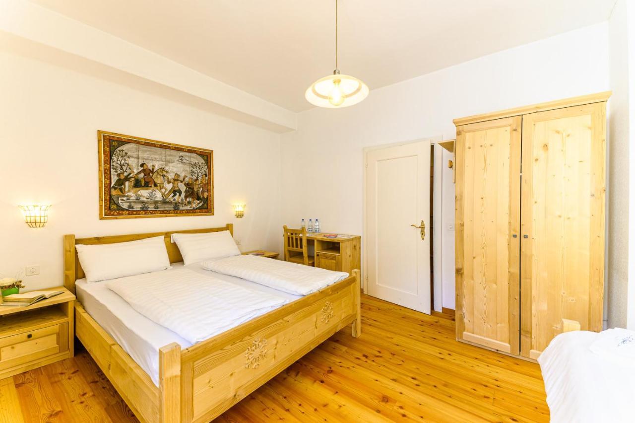 Hotel Centrale, Typically Swiss Poschiavo Exterior photo
