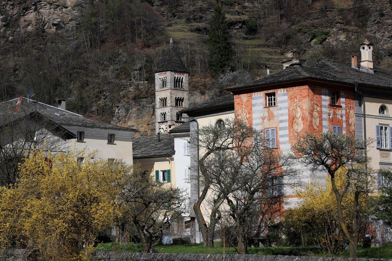 Hotel Centrale, Typically Swiss Poschiavo Exterior photo
